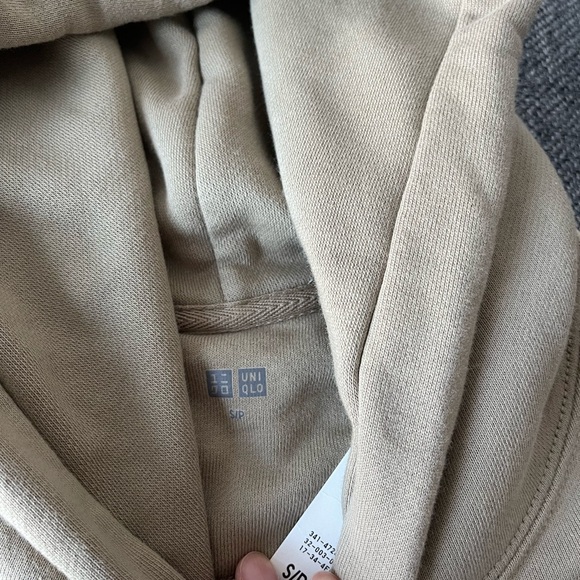 Uniqlo Sweat Pullover Hoodie - Picture 5 of 6